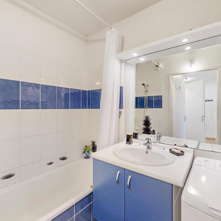 Stunning Apartment In Bagnères-De-Bigorre - Two-Bedroom Apartment - 8