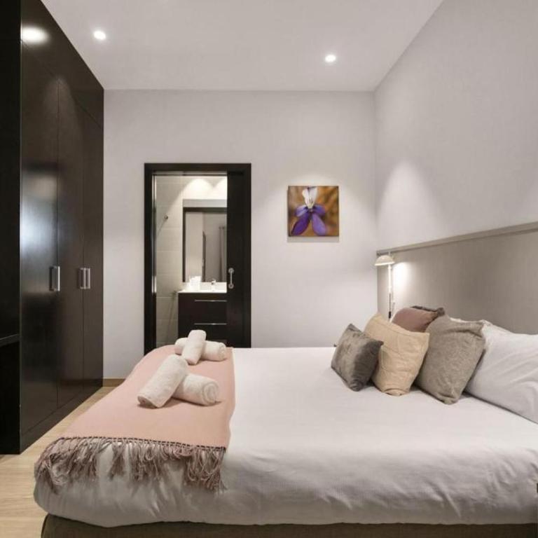 Fisa Rentals Gran Via Apartments - Deluxe Two- Bedroom Apartment - 3