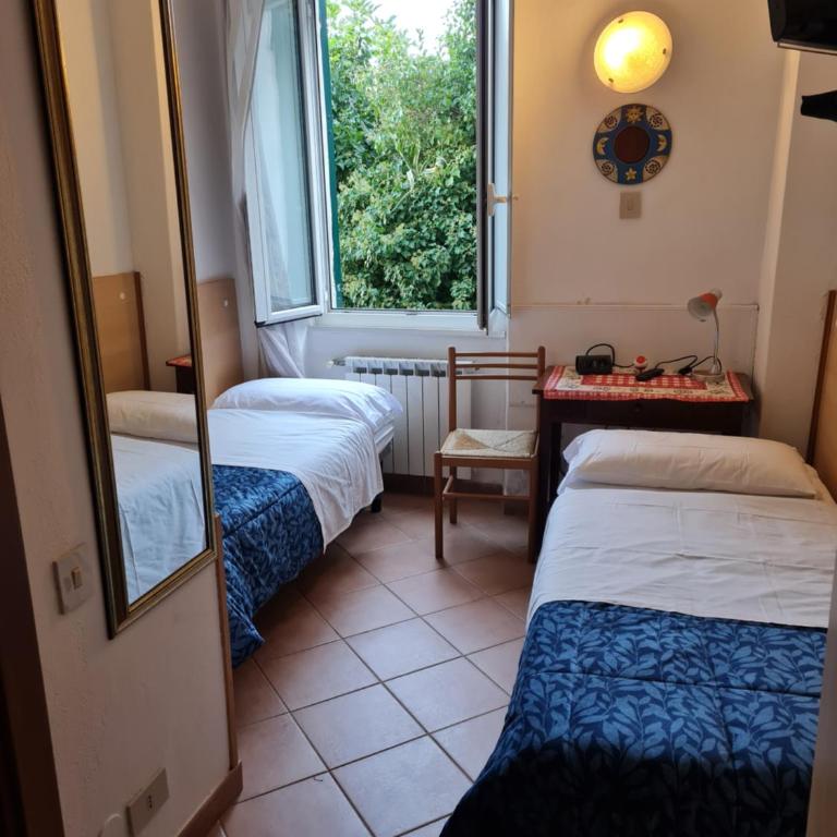 Albergo Genio - Camera Doppia con Letti Singoli con Bagno Privato - 3