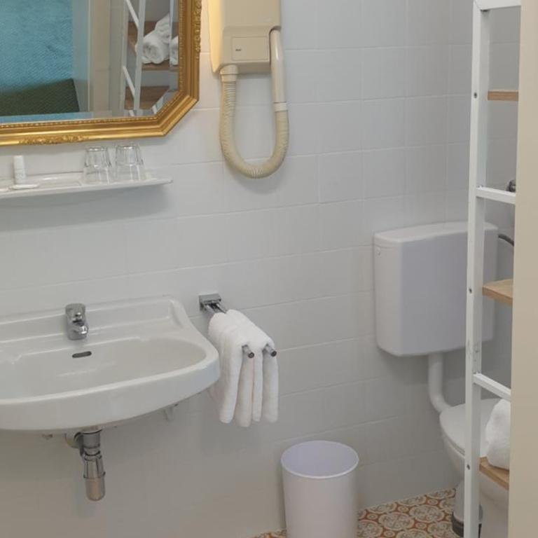 Hotel Hohenstauffen - Apartment mit 2 Schlafzimmern - Nebengebäude - 8