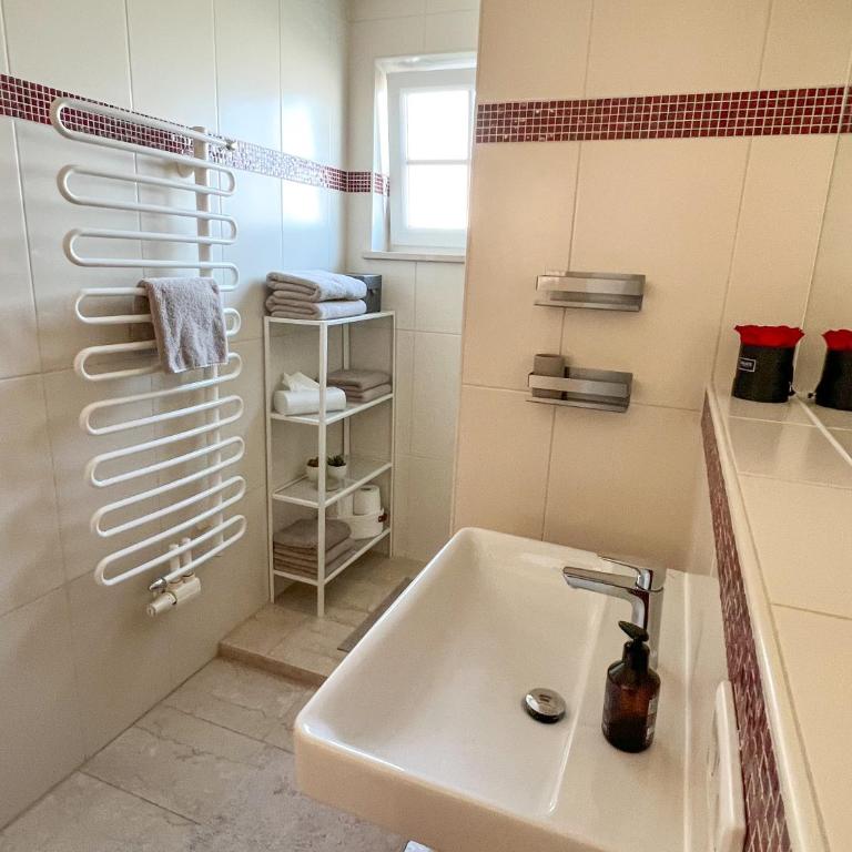 "GLÜCKSMOMENT" - Premium Apartments Seekirchen, beeindruckende Ferienwohnung mit gemeinsam genutzter Poolarea - Apartment - 46