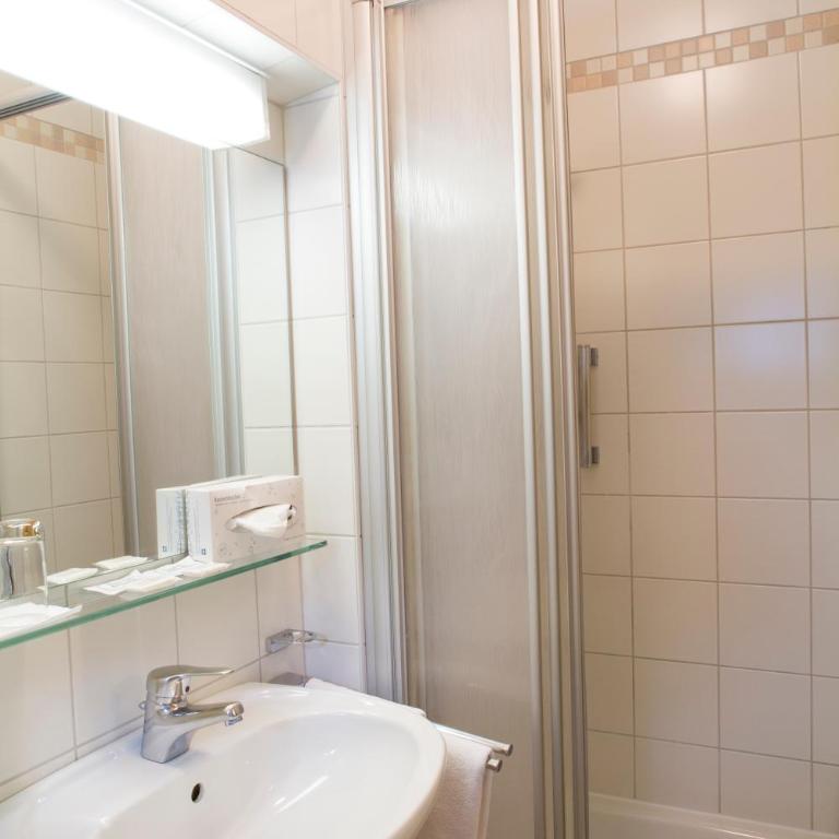 Hotel Hohenstauffen - Doppelzimmer mit Gartenblick - Nebengebäude - 2
