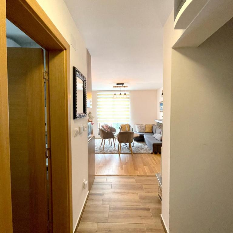 NPL Gorstak - Three-Bedroom Premium Apartment - 21