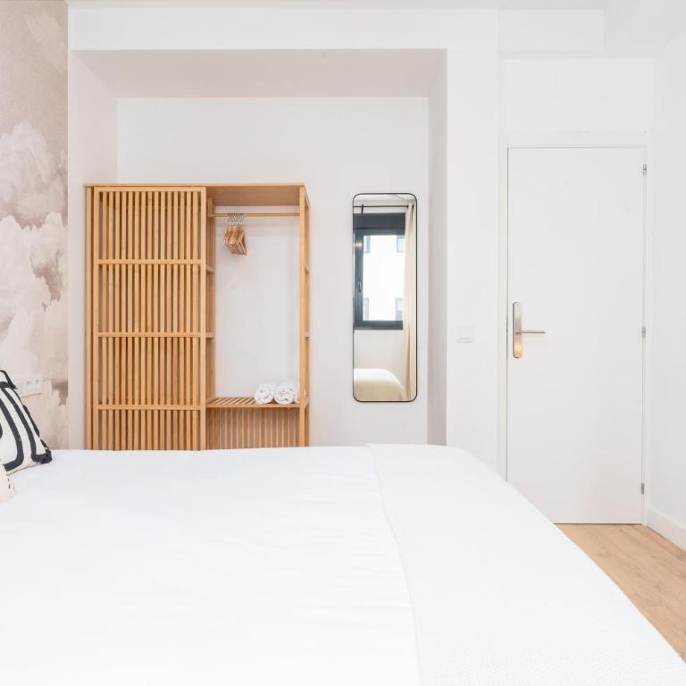Live It Malaga - Standard Double Room with Shared Bathroom - 2