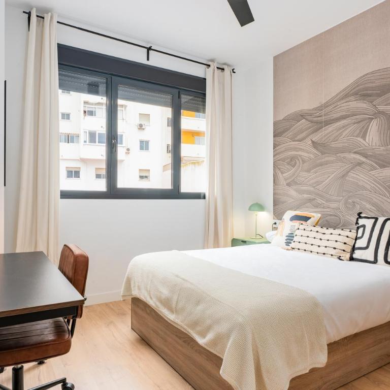 Live It Malaga - Queen Room with Shared Bathroom - 1