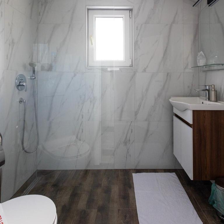 APARTMENTS NENSI - Deluxe One-Bedroom Apartment with Garden View - 14