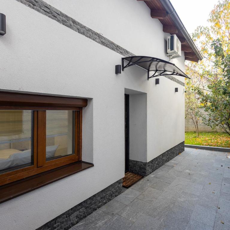 APARTMENTS NENSI - Deluxe One-Bedroom Apartment with Garden View - 3