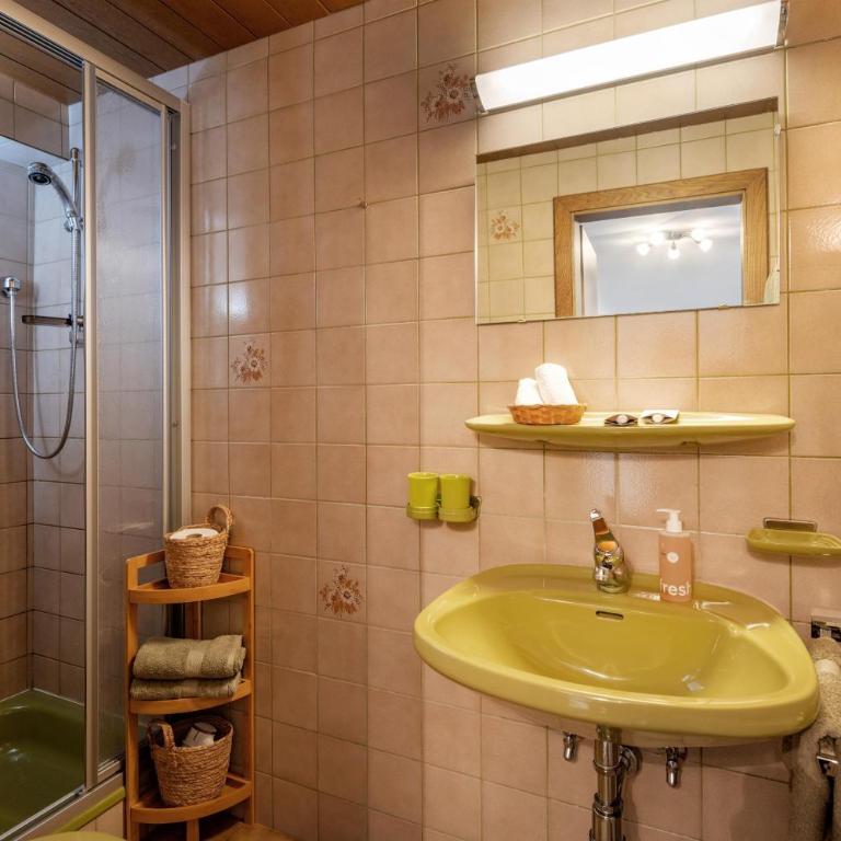 Gästehaus Kopp - Doppelzimmer mit Dusche - 2
