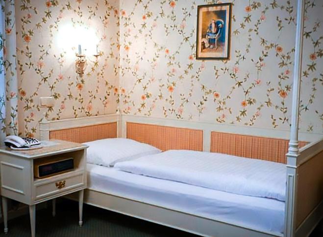 Hotel Hohenstauffen - Zweibettzimmer - 7
