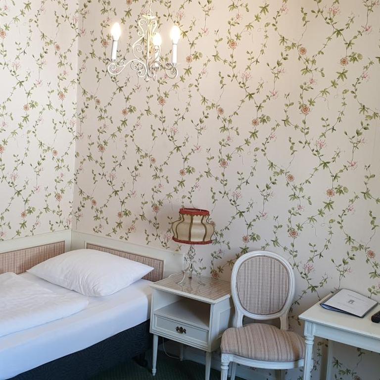 Hotel Hohenstauffen - Zweibettzimmer - 8
