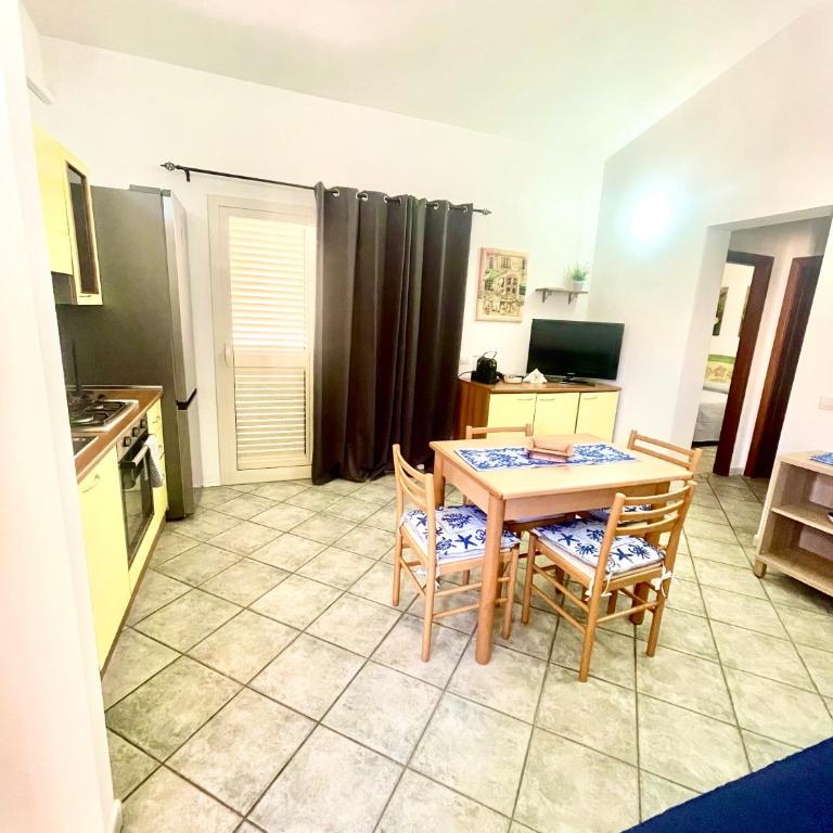 Prima Spiaggia Apartments - Casa con 2 Camere da Letto - 9
