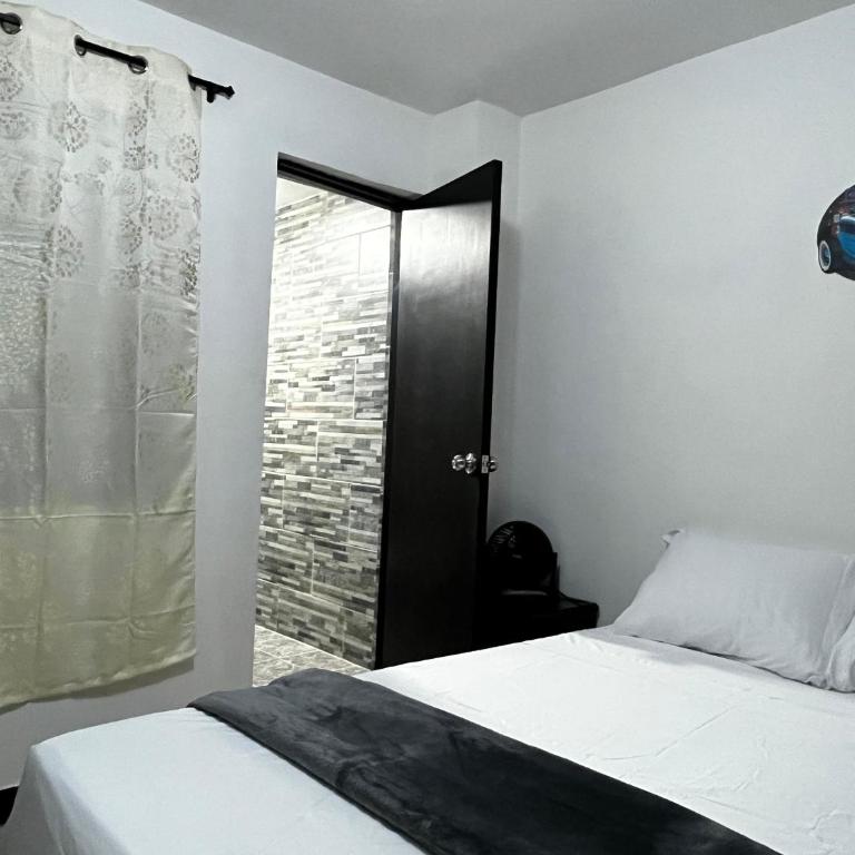 Hogar El Descanso Itagui - Habitación Doble con baño privado - 1