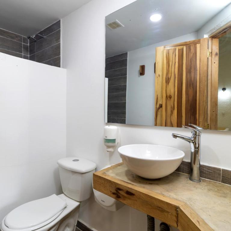 Hotel Sansiraka Suites By GEH Suites - Family Room - 6