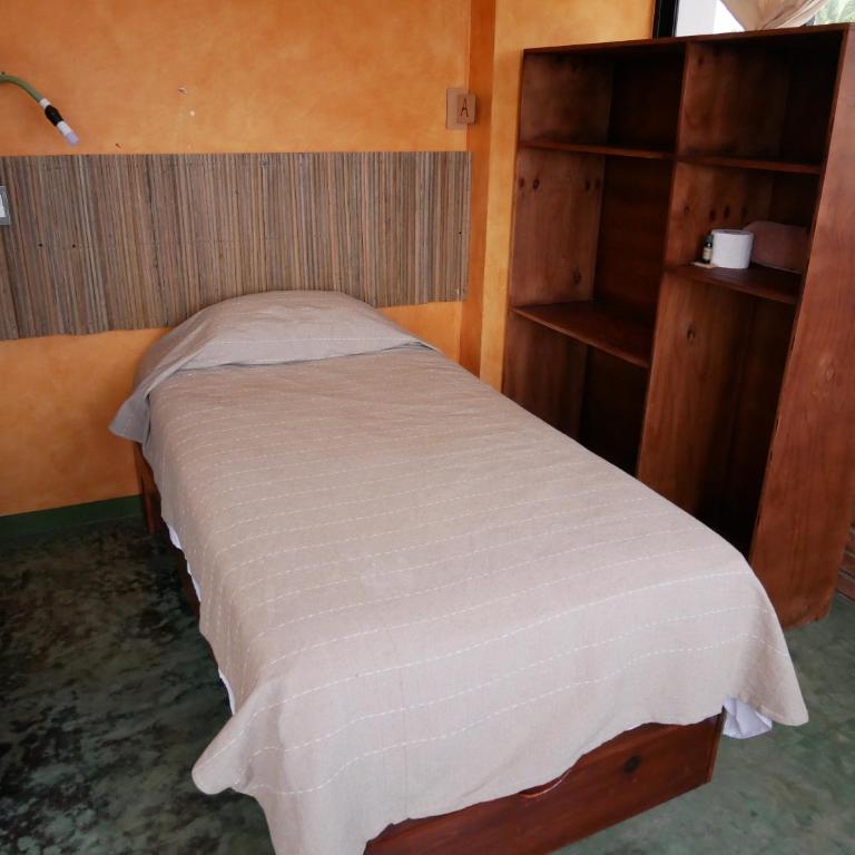 Madre Tierra Hostal - Cama individual en habitación compartida mixta - 5
