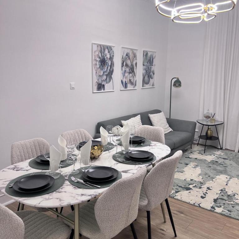 Le Rapp 6, Appartement de Standing 3 chambres, 7 personnes &1 bébé, Cosy et familial ultra équipé Emplacement Idéal proche Gare Centre ville Marchés de Noël Quartier Tribunal Contades - Three-Bedroom Apartment - 4