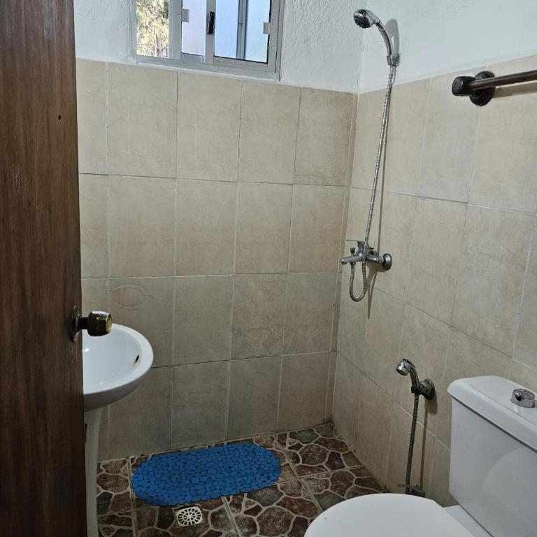 Bosque y playa en Jaureguiberry. Cabaña monoambiente para 4 personas - One-Bedroom House - 5