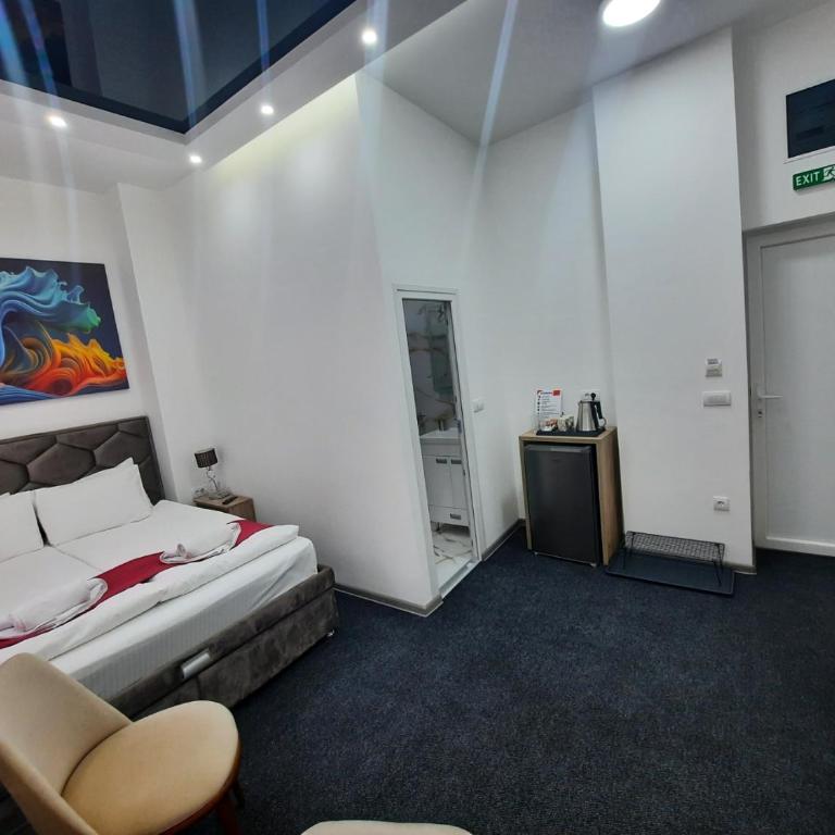 Authentic Belgrade Centre Apartment #5, Four bedrooms, One Full Bathroom, One Toilet - Deluxe Suite - 3
