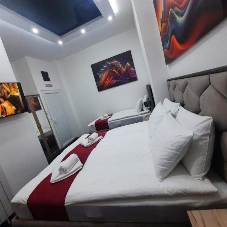 Authentic Belgrade Centre Apartment #5, Four bedrooms, One Full Bathroom, One Toilet - Deluxe Suite - 1
