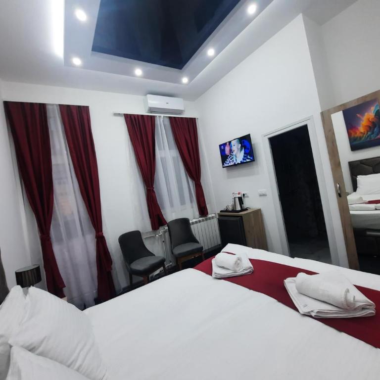 Authentic Belgrade Centre Apartment #5, Four bedrooms, One Full Bathroom, One Toilet - Deluxe Suite - 3
