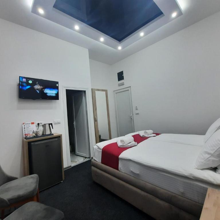 Authentic Belgrade Centre Apartment #5, Four bedrooms, One Full Bathroom, One Toilet - Deluxe Suite - 4