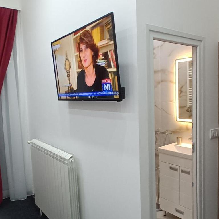 Authentic Belgrade Centre Apartment #5, Four bedrooms, One Full Bathroom, One Toilet - Deluxe Suite - 6