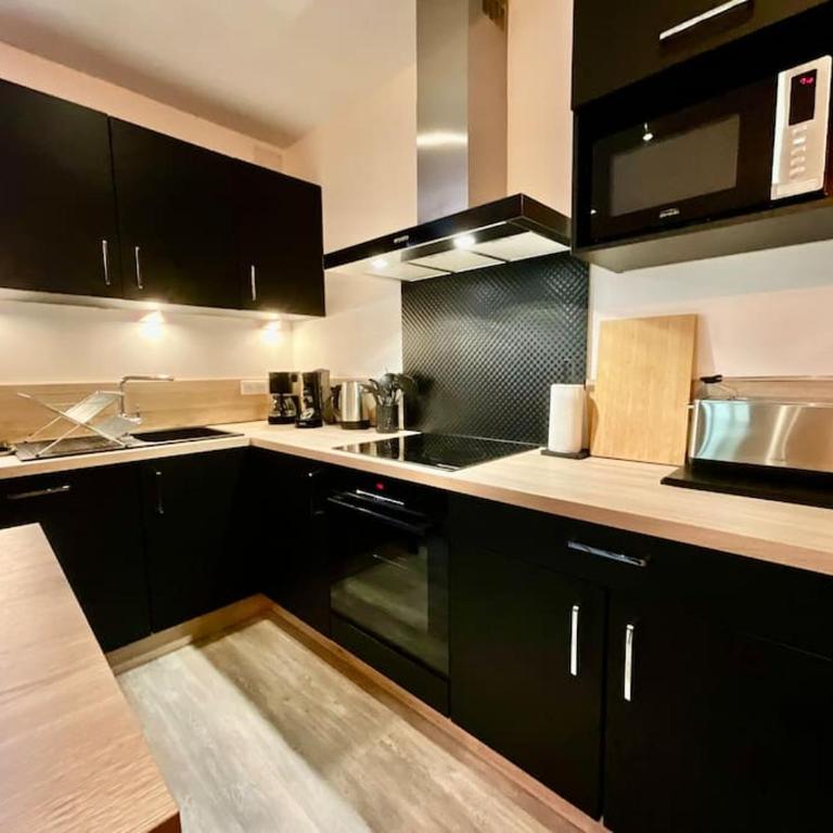 Gîte des Randonneurs, jardin & BBQ et borne VE - Maison 2 Chambres - 7