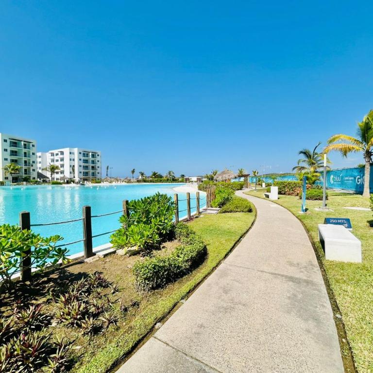 alberca tipo playa,10 min de la playa by G P S rentas - Two-Bedroom Apartment - 48