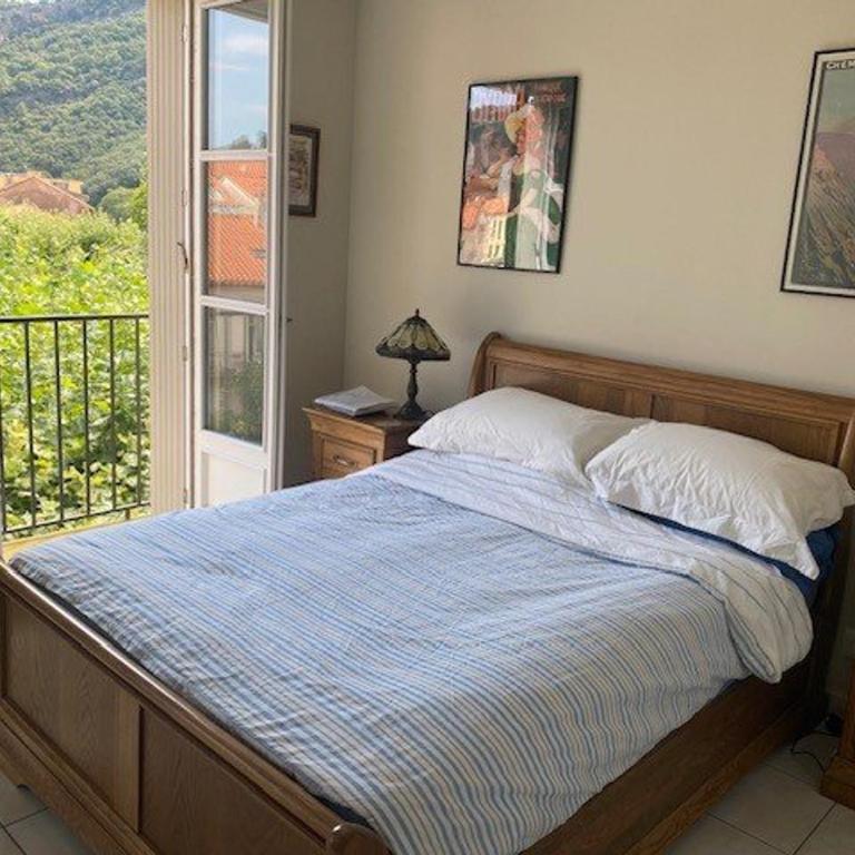 Bel F3 en centre-ville avec balcon et parking, proche cures - Apartamento de 2 dormitorios - 4