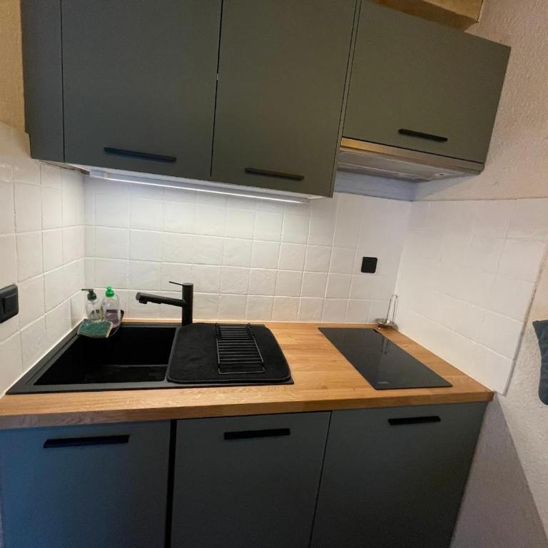 Charmant duplex rénové, terrasse sud, 2 chambres, près des commerces - FR-1-464-240 - Appartement - 4