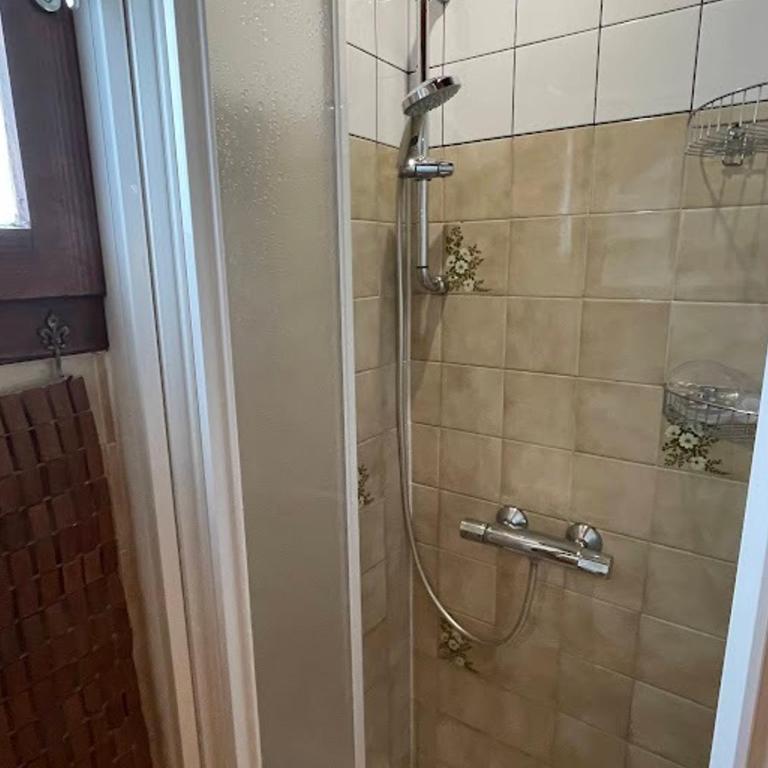 Charmant duplex rénové, terrasse sud, 2 chambres, près des commerces - FR-1-464-240 - Appartement - 7
