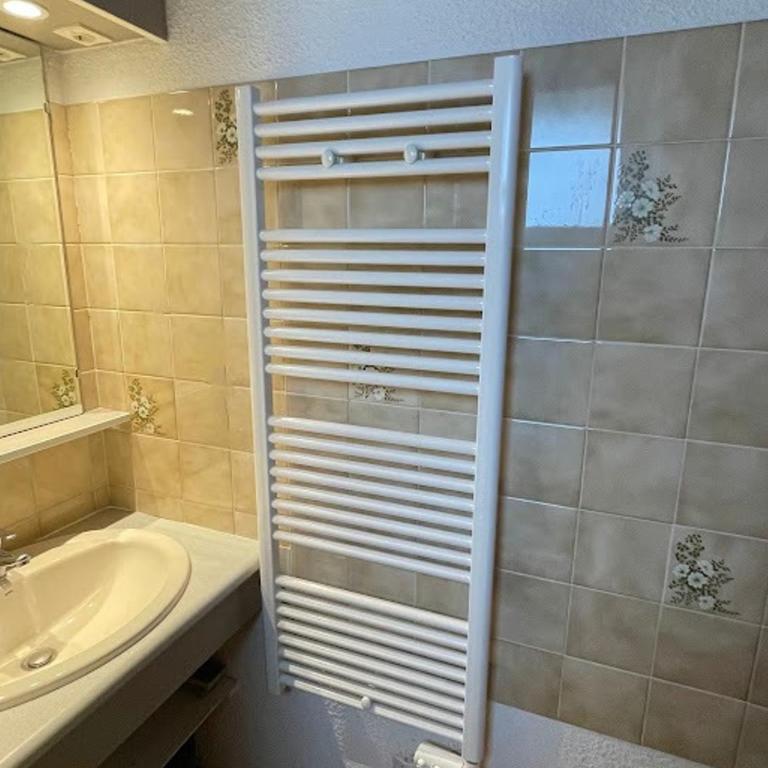 Charmant duplex rénové, terrasse sud, 2 chambres, près des commerces - FR-1-464-240 - Appartement - 8