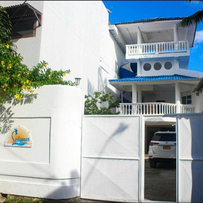 Ledymar Chalet - Seven-Bedroom House - 4