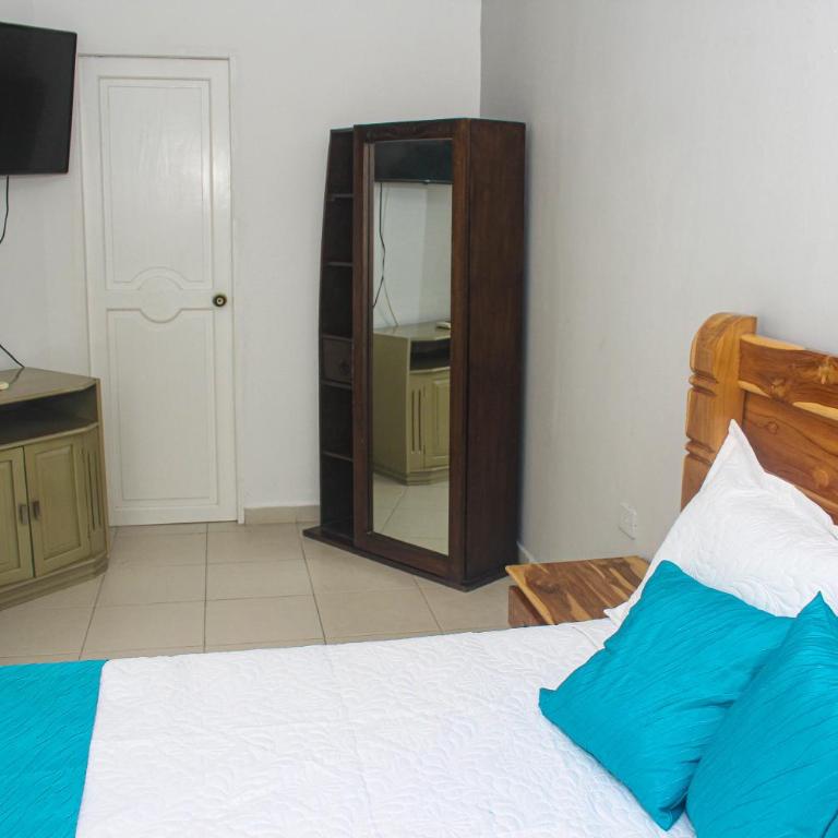 Ledymar Chalet - Seven-Bedroom House - 11