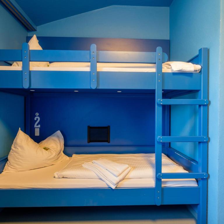 Jugendherberge Oberammergau - Private Twin Room with Shower - 3