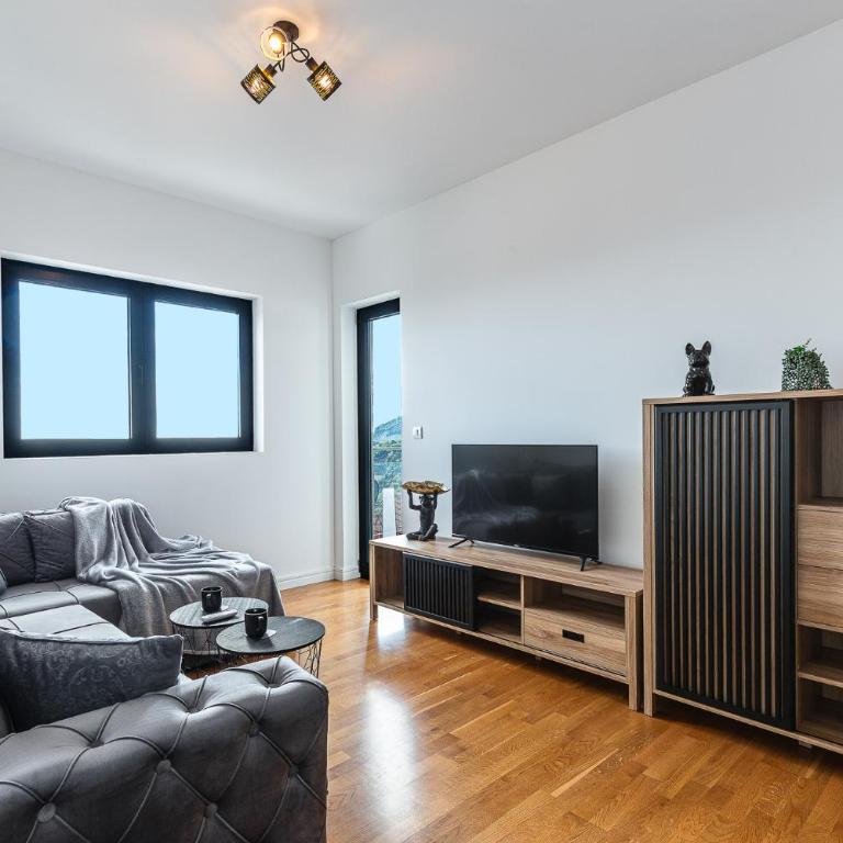 Olive Tree Apartments - One-Bedroom Apartment with Balcony and Sea View - 3