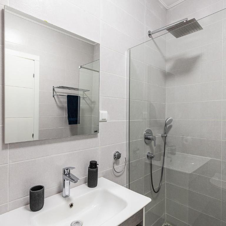 Olive Tree Apartments - One-Bedroom Apartment with Balcony and Sea View - 8