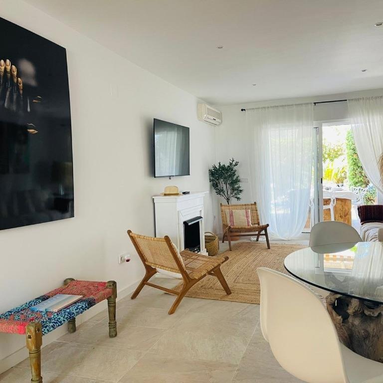Apartamento con diseño, jardín privado, piscina comunitaria y acceso directo playa arenal by homeprive - Appartamento - 40