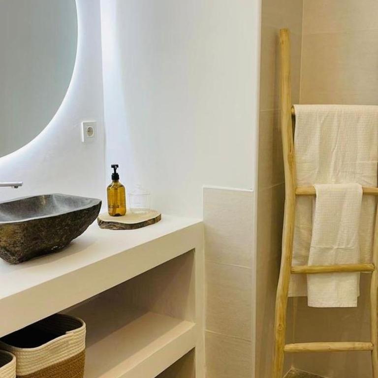 Apartamento con diseño, jardín privado, piscina comunitaria y acceso directo playa arenal by homeprive - Appartamento - 50