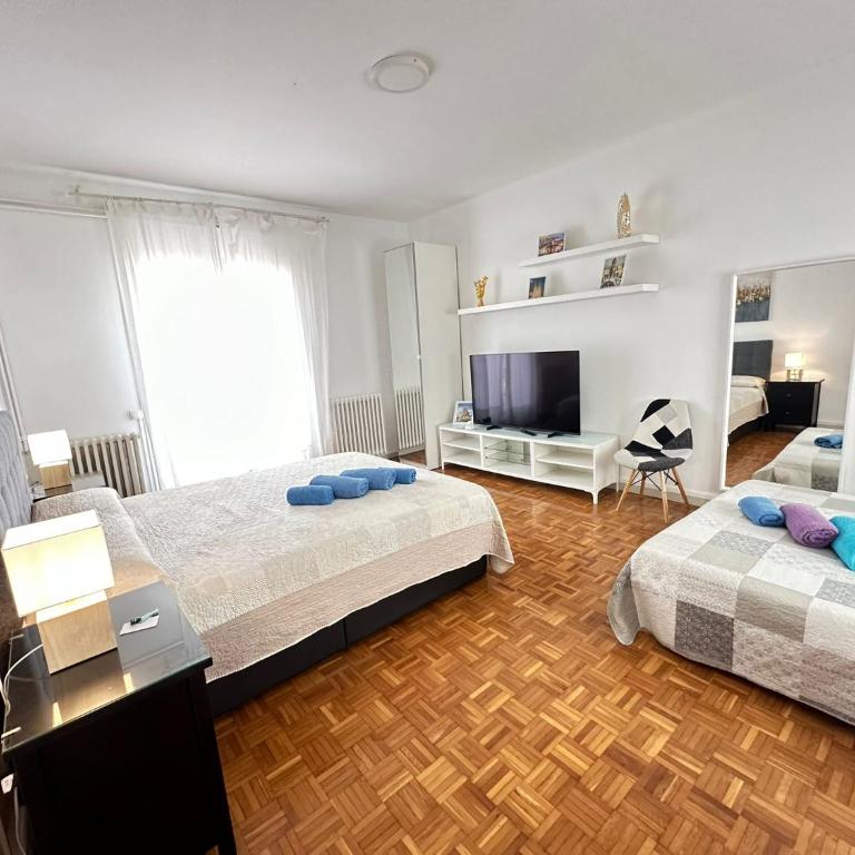 Alojamiento Catalunya - Quadruple Room with Balcony - 1