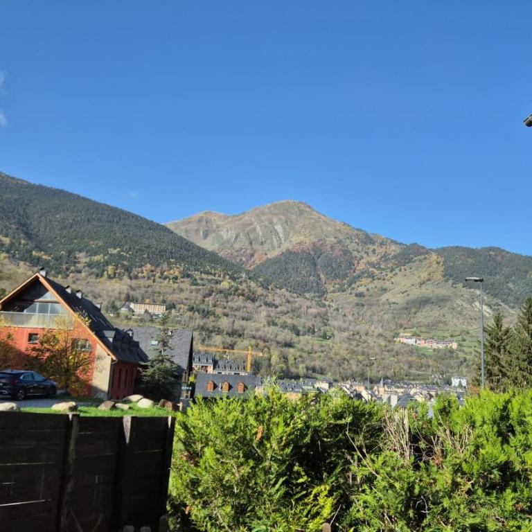 Chalet con encanto Jardín y Parking Privado - Chalet de 3 dormitorios - 12
