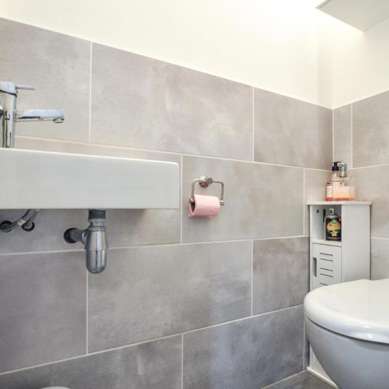 Amazing Apartment In Saint-Jeannet With Wifi - Appartement 2 Chambres - 13