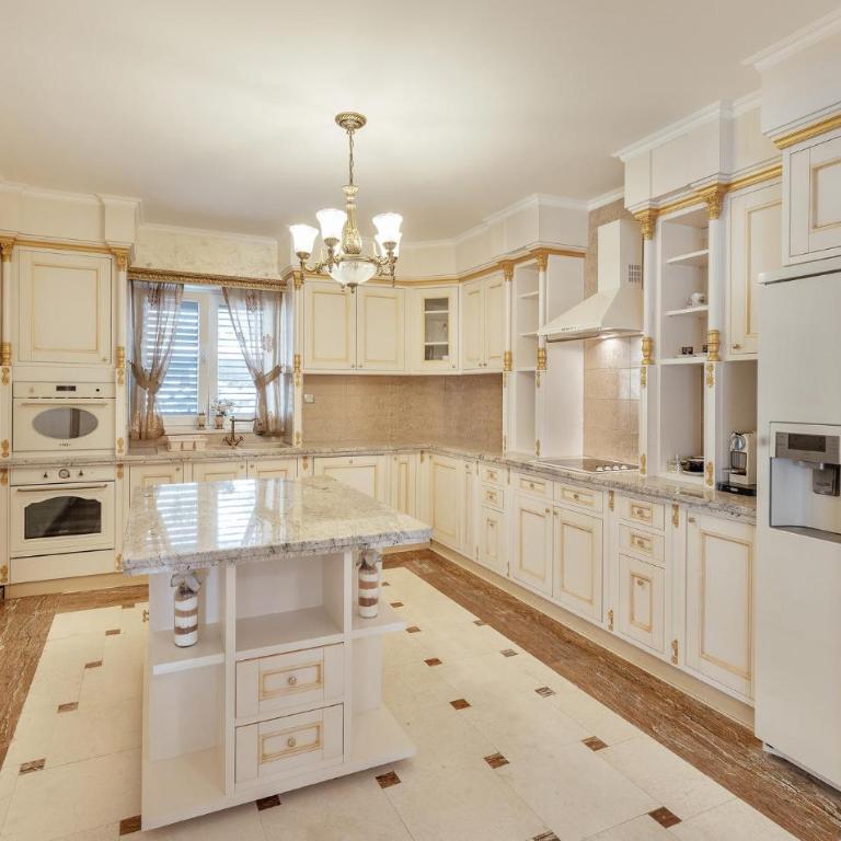 Awesome Home In Herceg Novi With Wifi - Six-Bedroom Holiday Home - 3