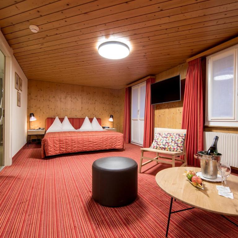 Hotel Kreuz & Post Grindelwald - Deluxe Doppelzimmer mit Balkon und Blick auf den Eiger - 3