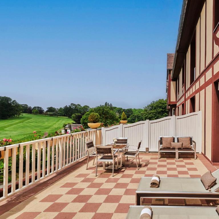 Hôtel Barrière L'Hôtel du Golf - Suite Junior avec Terrasse - 4