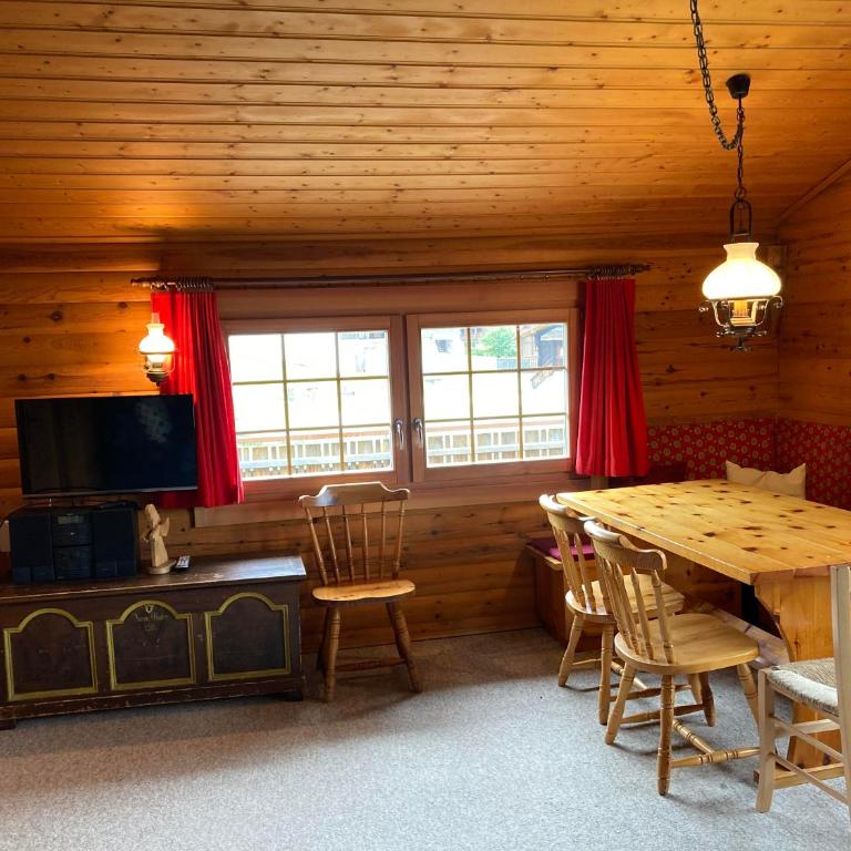 Chalet Glimuschir - Apartment mit Dusche - 8