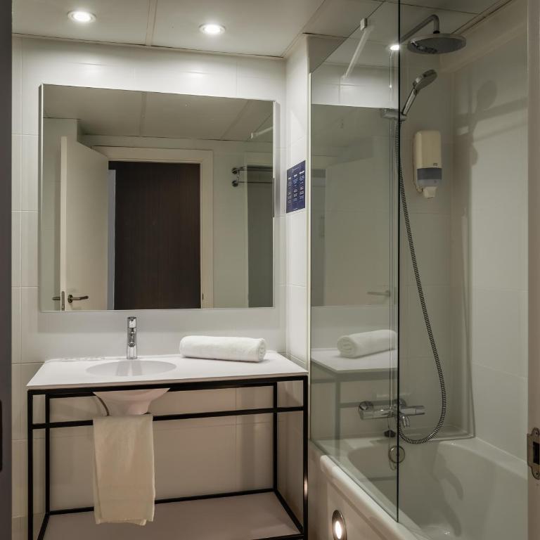 Hotel Sagrada Familia - Superior Double Room - 4