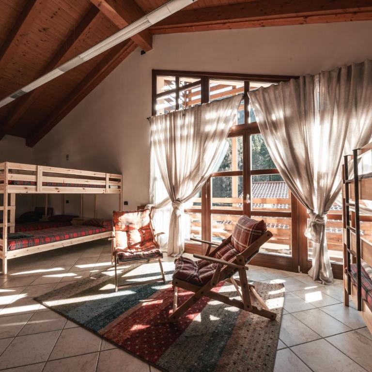 Forest Camp Val di Gresta - Dormitorio Misto con 10 Letti - 2