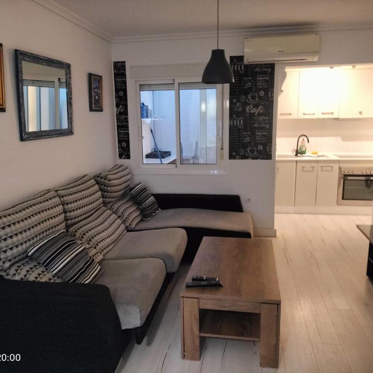 Adosado tranquilo para familias con piscina - Three-Bedroom House - 8