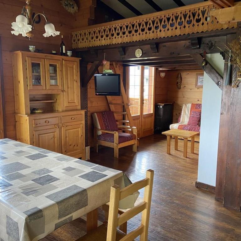 Chalet cosy à Crest-Voland – 6 personnes, cuisine équipée, salon TV, proche pistes et nature - Chalet 2 Chambres - 3
