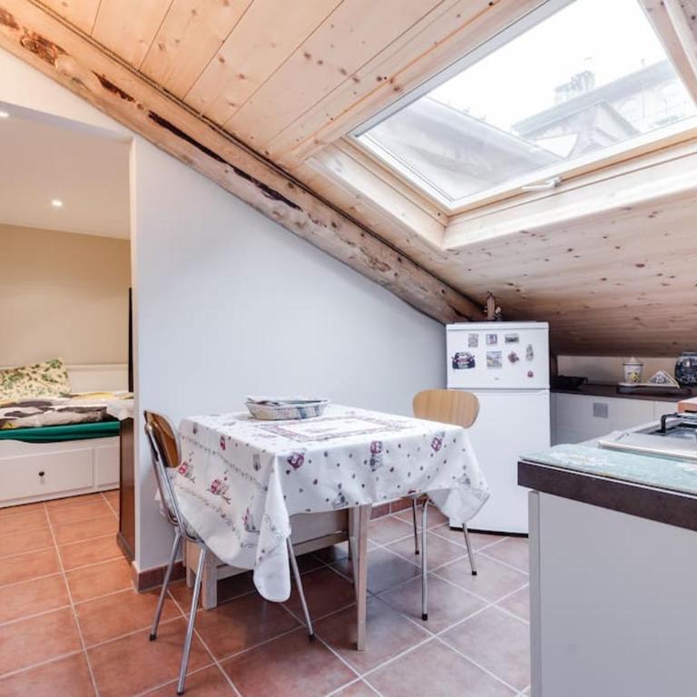 Wonderful attic in city centre - One-Bedroom Apartment - 6